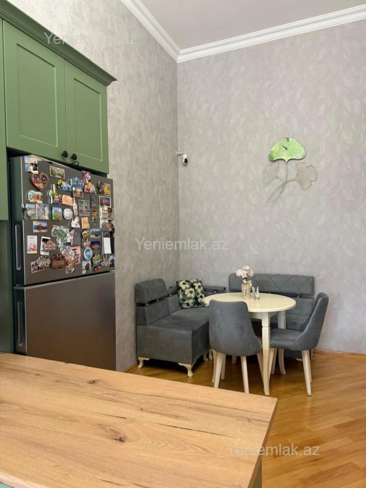 Satılır 4 otaqlı köhnə tikili 250 m²