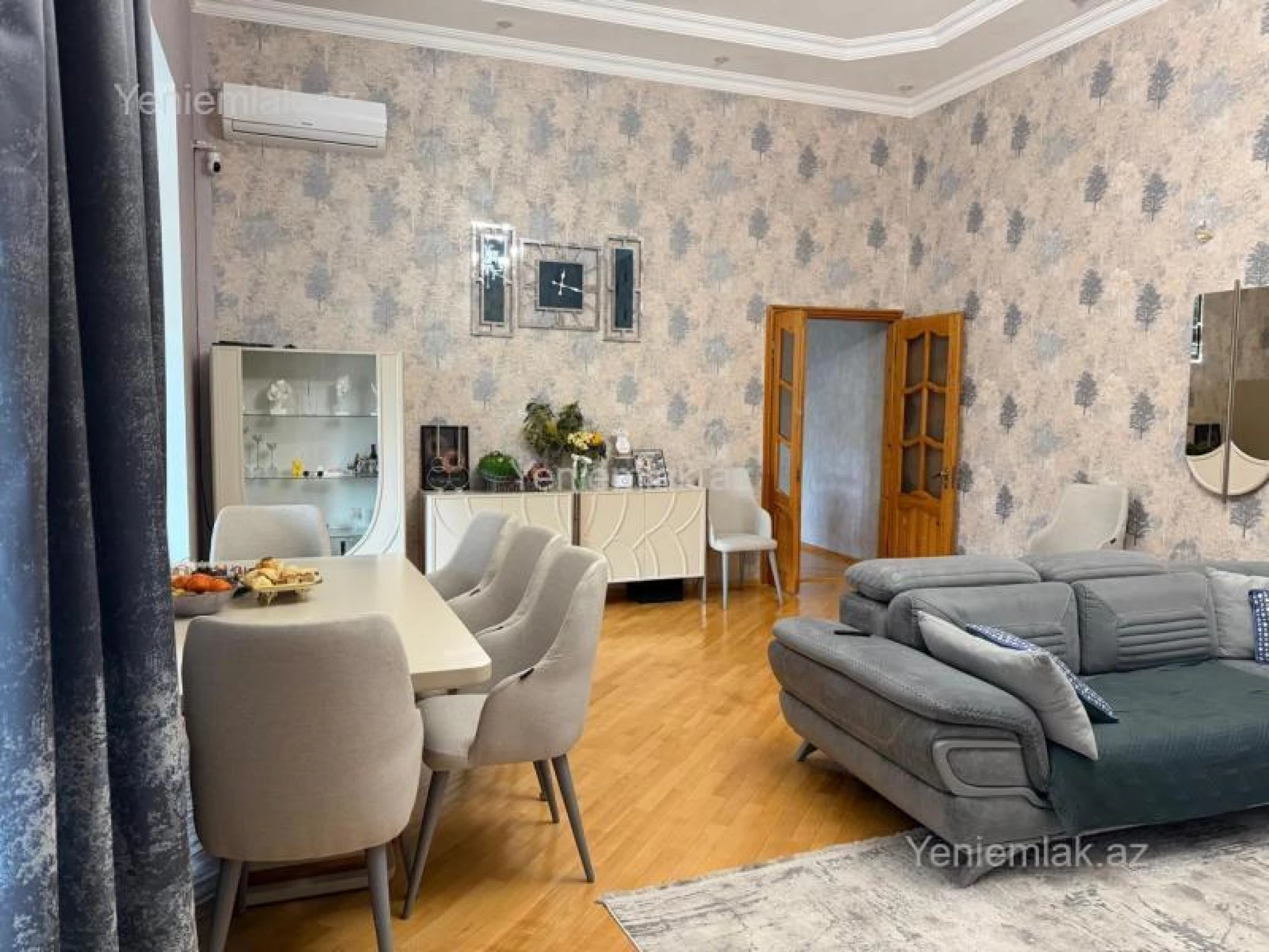 Satılır 4 otaqlı köhnə tikili 250 m²