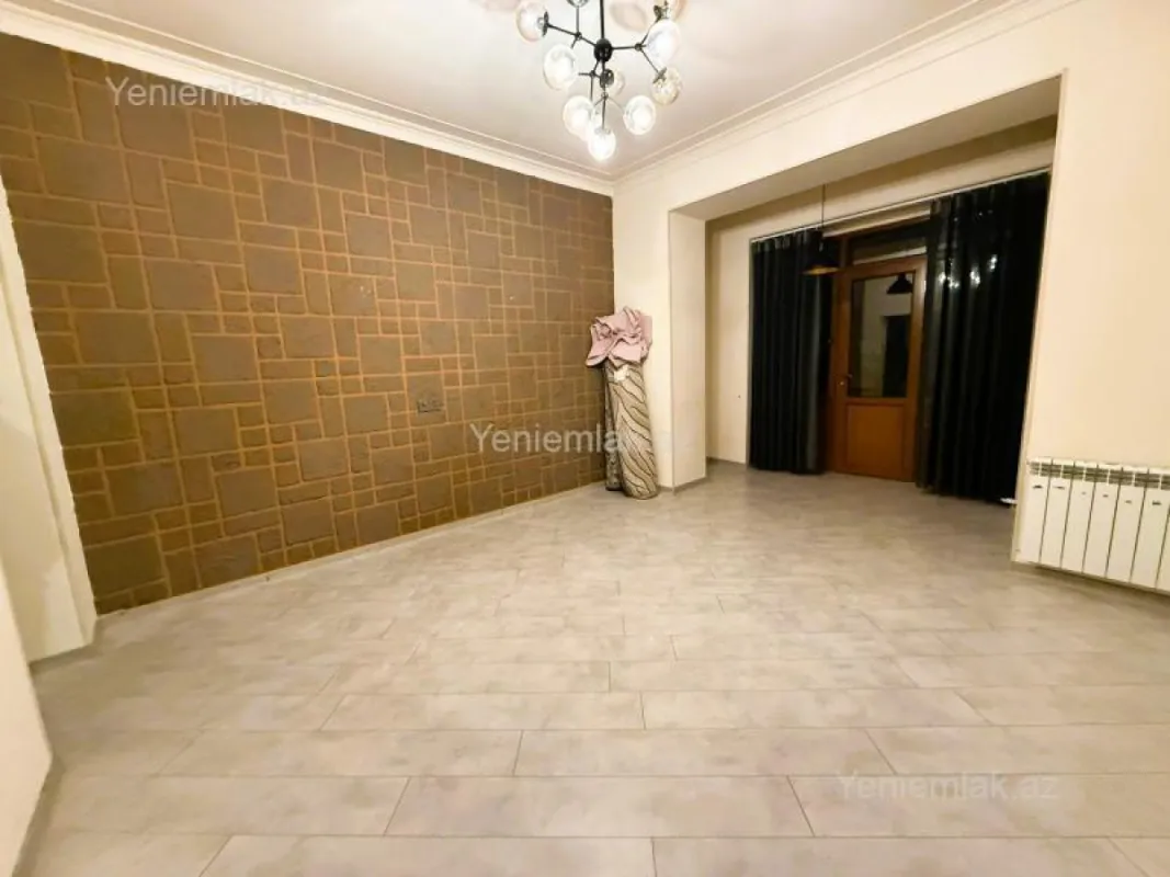 Satılır 3 otaqlı köhnə tikili 90 m²