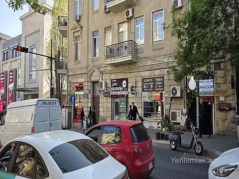 Satılır 4 otaqlı köhnə tikili 80 m²