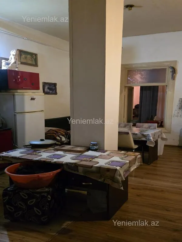 Satılır 4 otaqlı köhnə tikili 80 m²