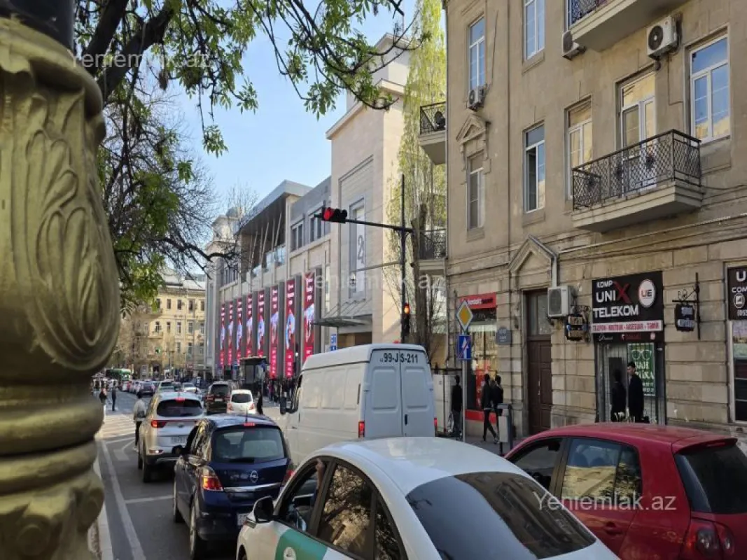 Satılır 4 otaqlı köhnə tikili 80 m²