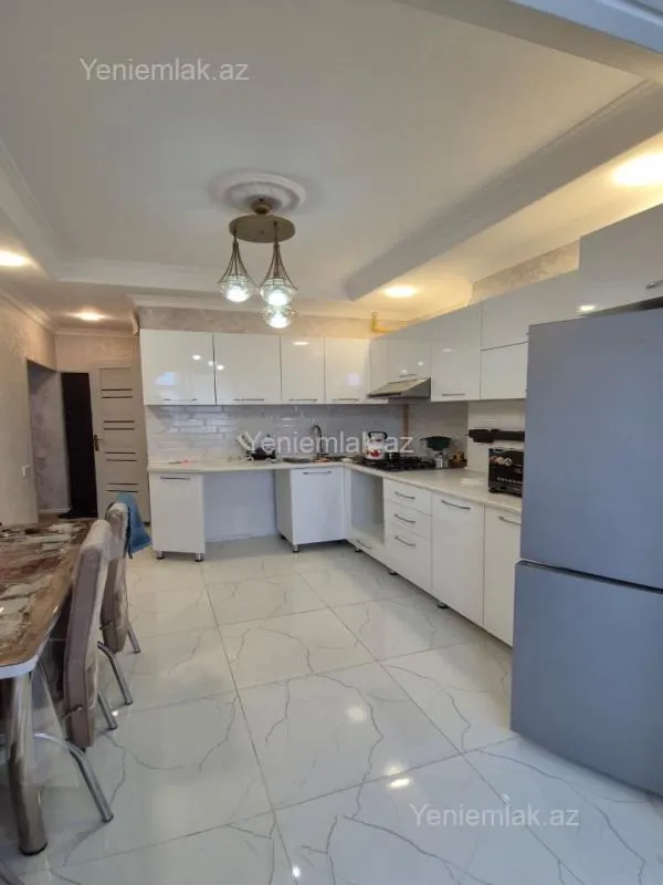 Satılır 2 otaqlı köhnə tikili 65 m²
