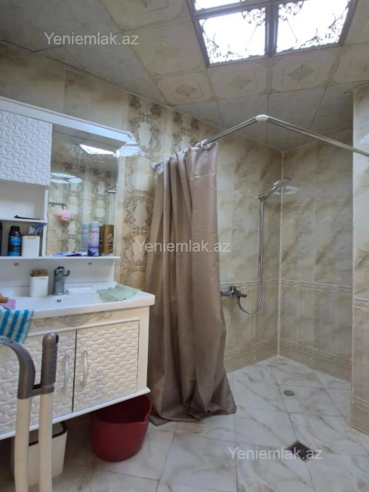 Satılır 2 otaqlı köhnə tikili 65 m²