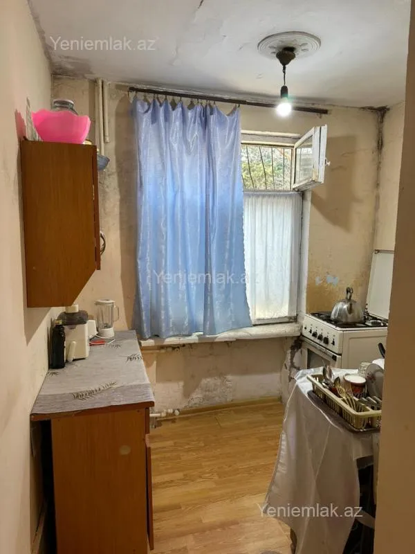 Satılır 6 otaqlı köhnə tikili 150 m²