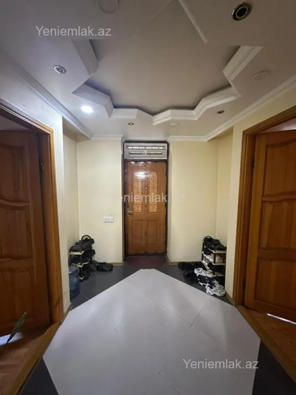 Satılır 6 otaqlı köhnə tikili 150 m²