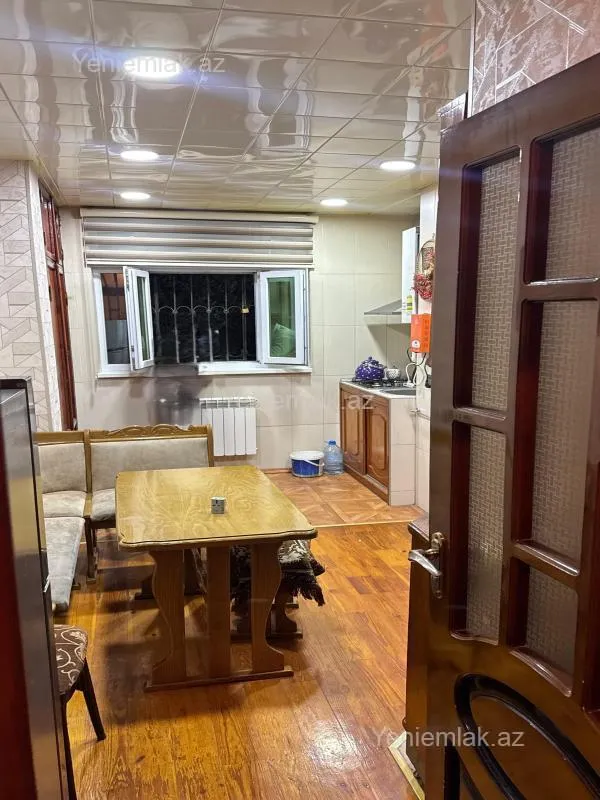 Satılır 4 otaqlı köhnə tikili 90 m²