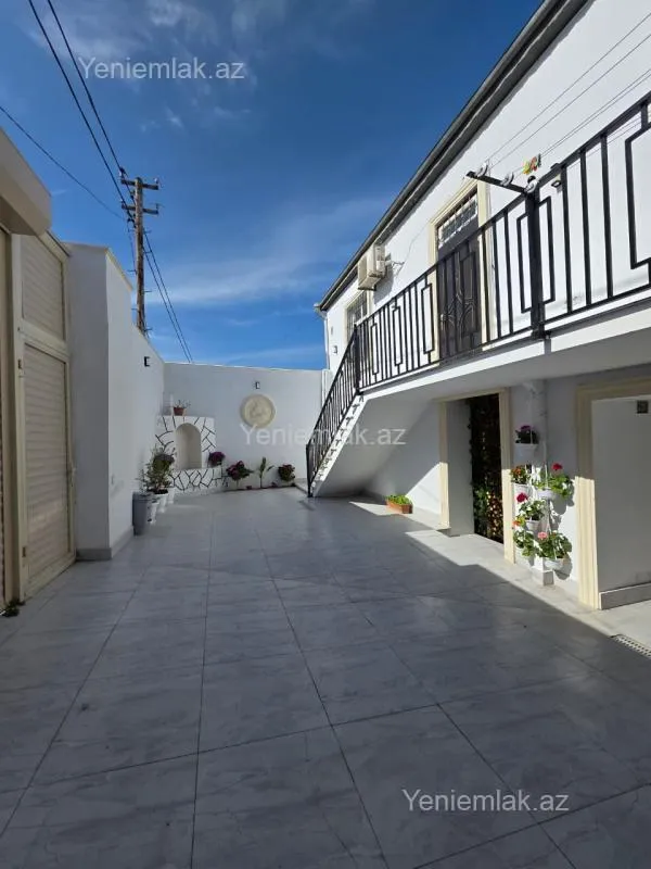 Satılır 3 otaqlı həyət evi 200 m²