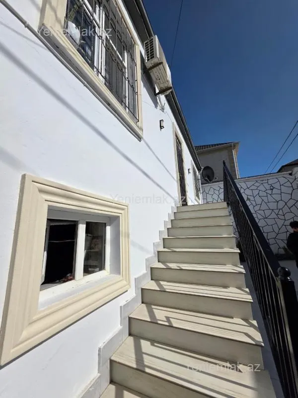 Satılır 3 otaqlı həyət evi 200 m²