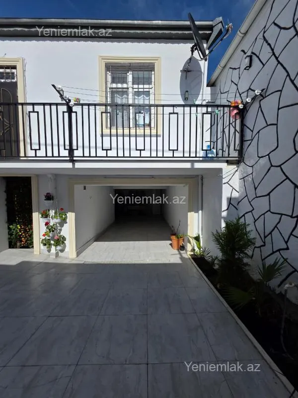 Satılır 3 otaqlı həyət evi 200 m²
