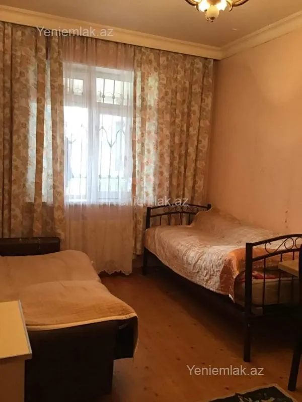 Satılır 7 otaqlı həyət evi 180 m²