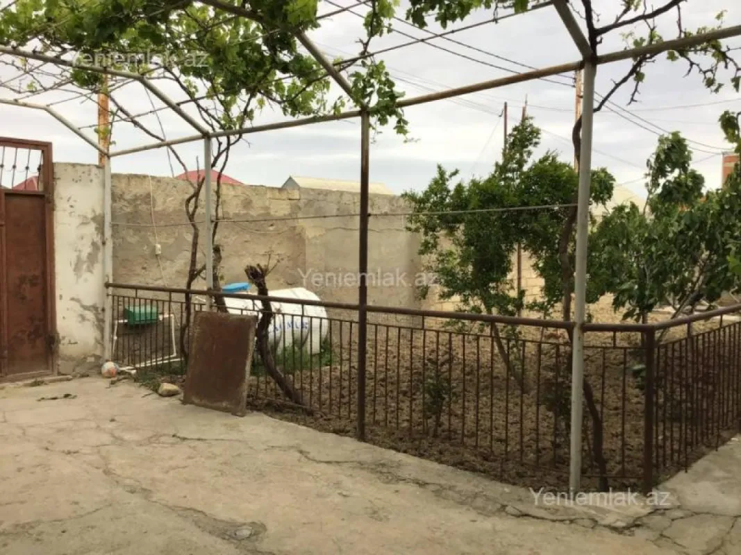 Satılır 7 otaqlı həyət evi 180 m²
