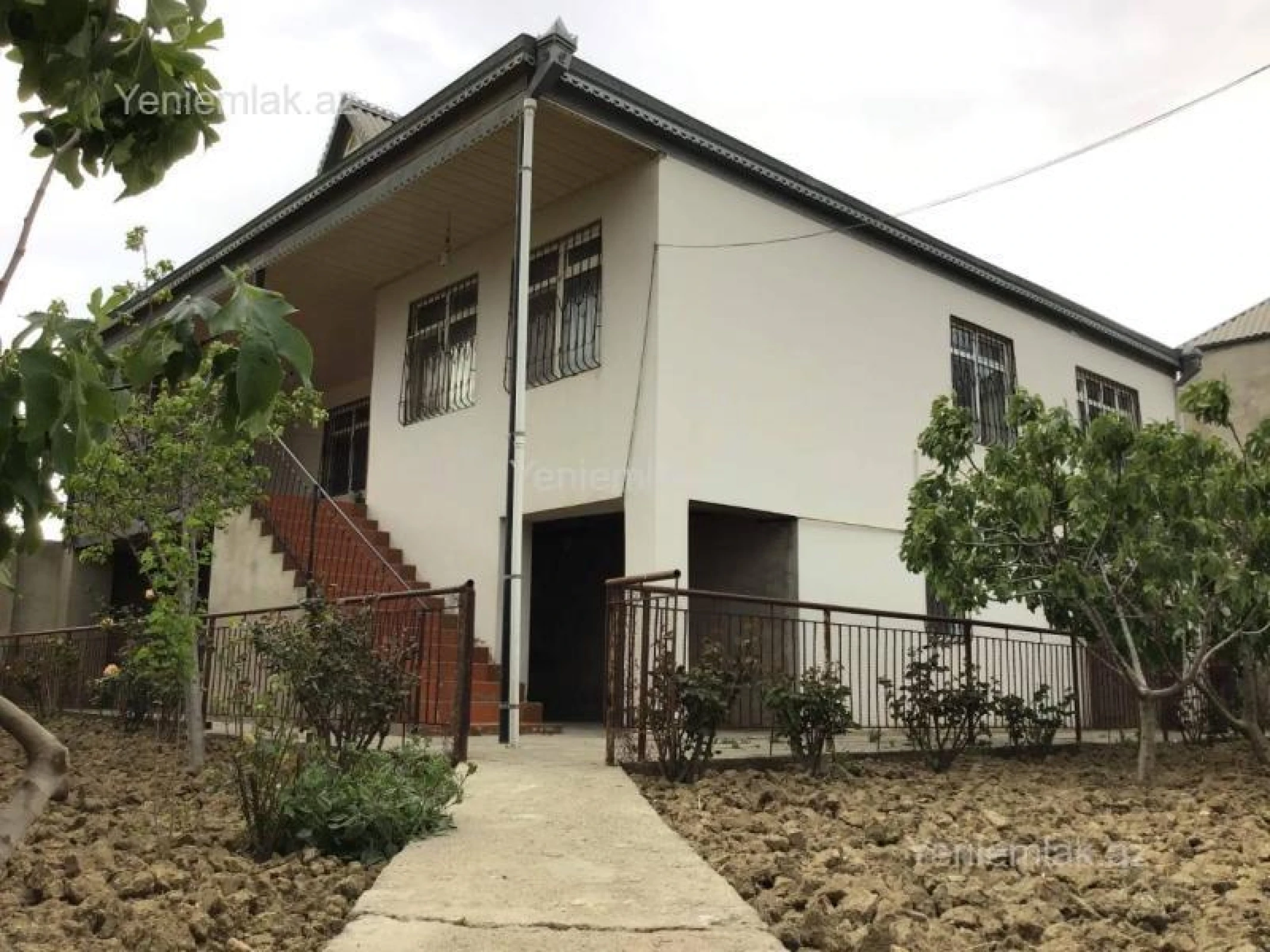 Satılır 7 otaqlı həyət evi 180 m²