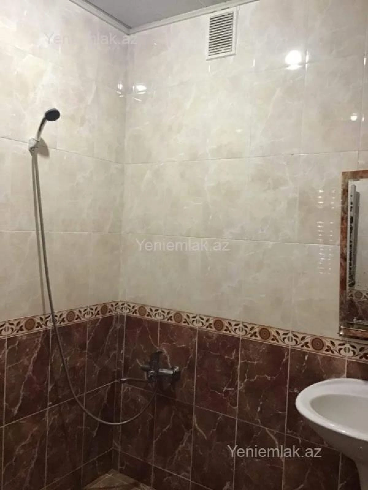 Satılır 7 otaqlı həyət evi 180 m²