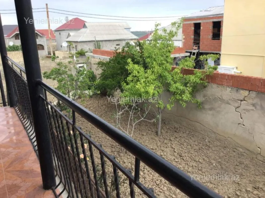 Satılır 7 otaqlı həyət evi 180 m²