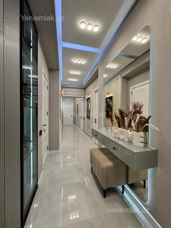 Satılır 3 otaqlı yeni tikili 105 m²