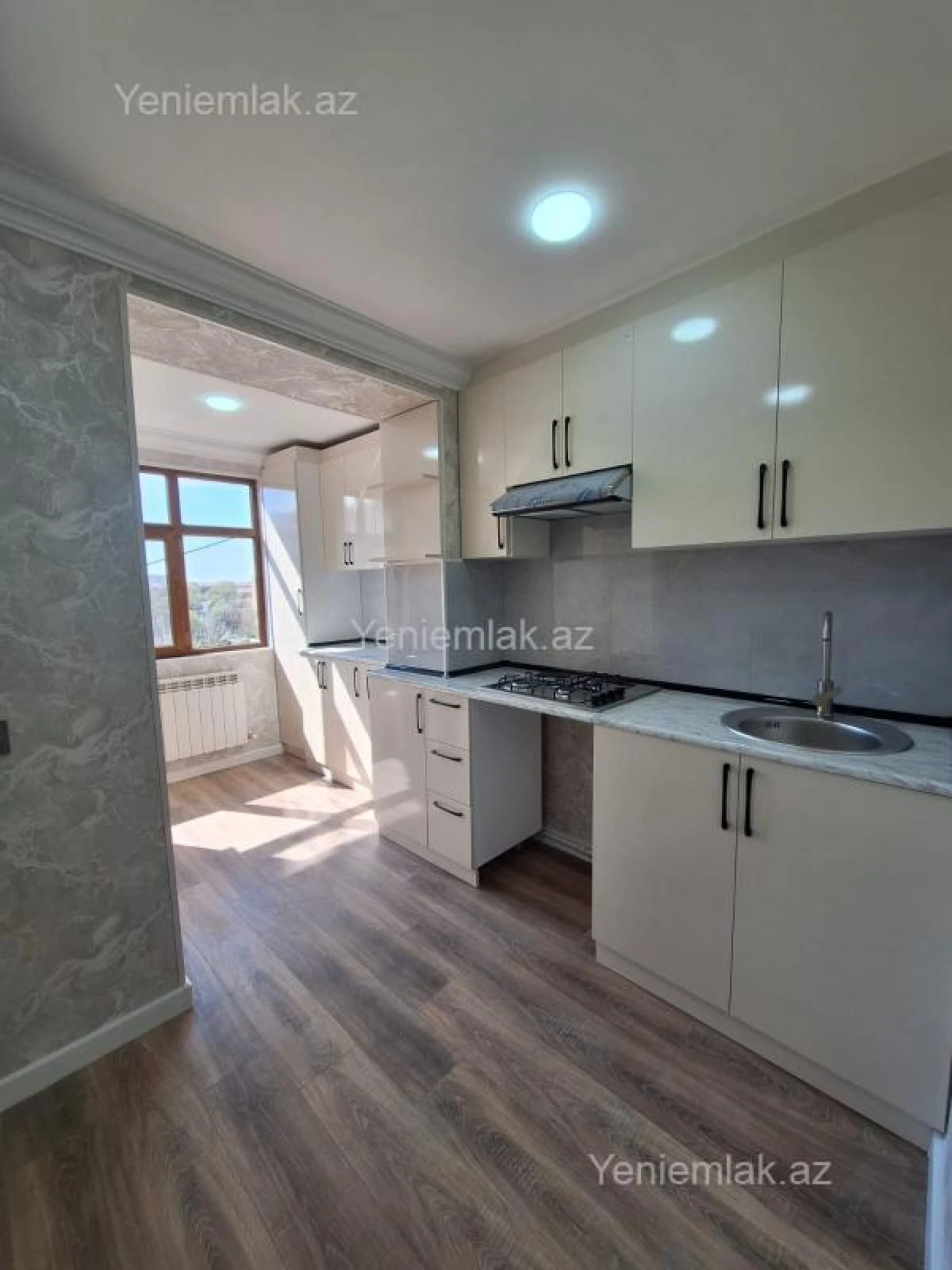 Satılır 2 otaqlı köhnə tikili 55 m²