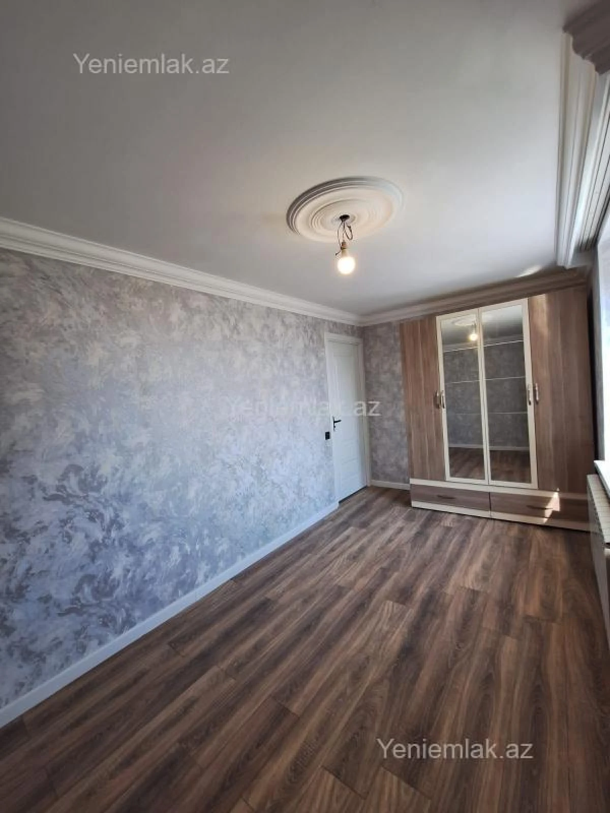 Satılır 2 otaqlı köhnə tikili 55 m²