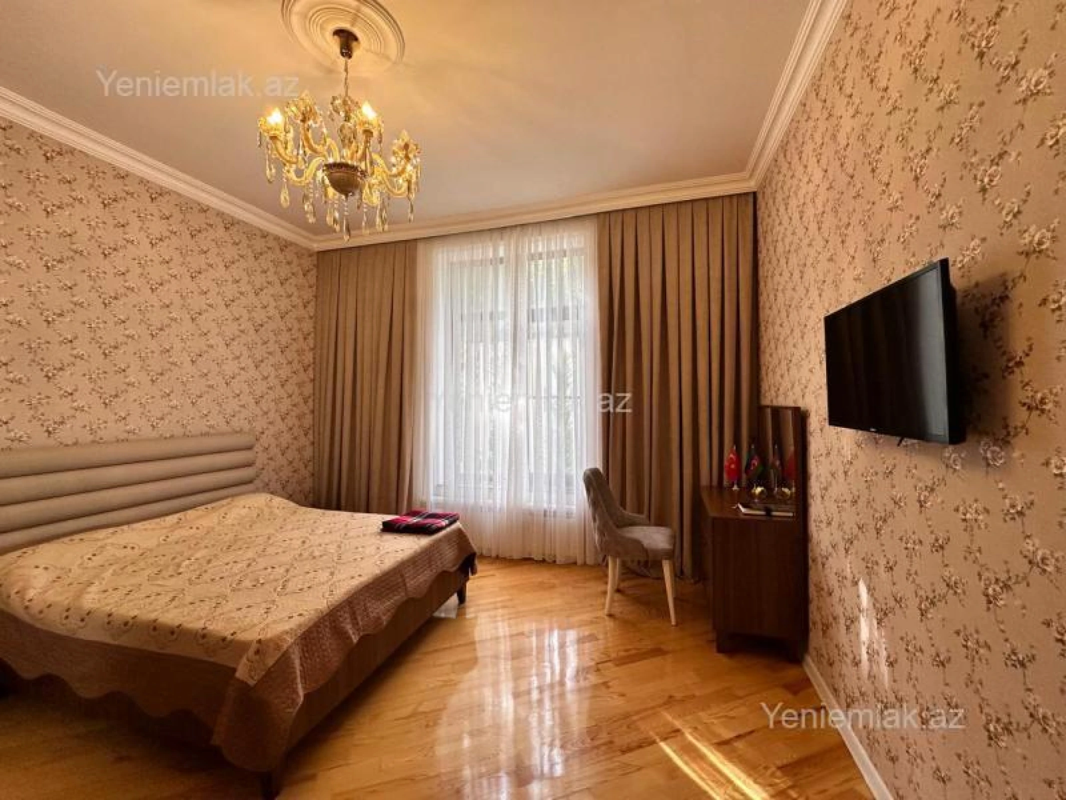 Satılır 5 otaqlı həyət evi 250 m²