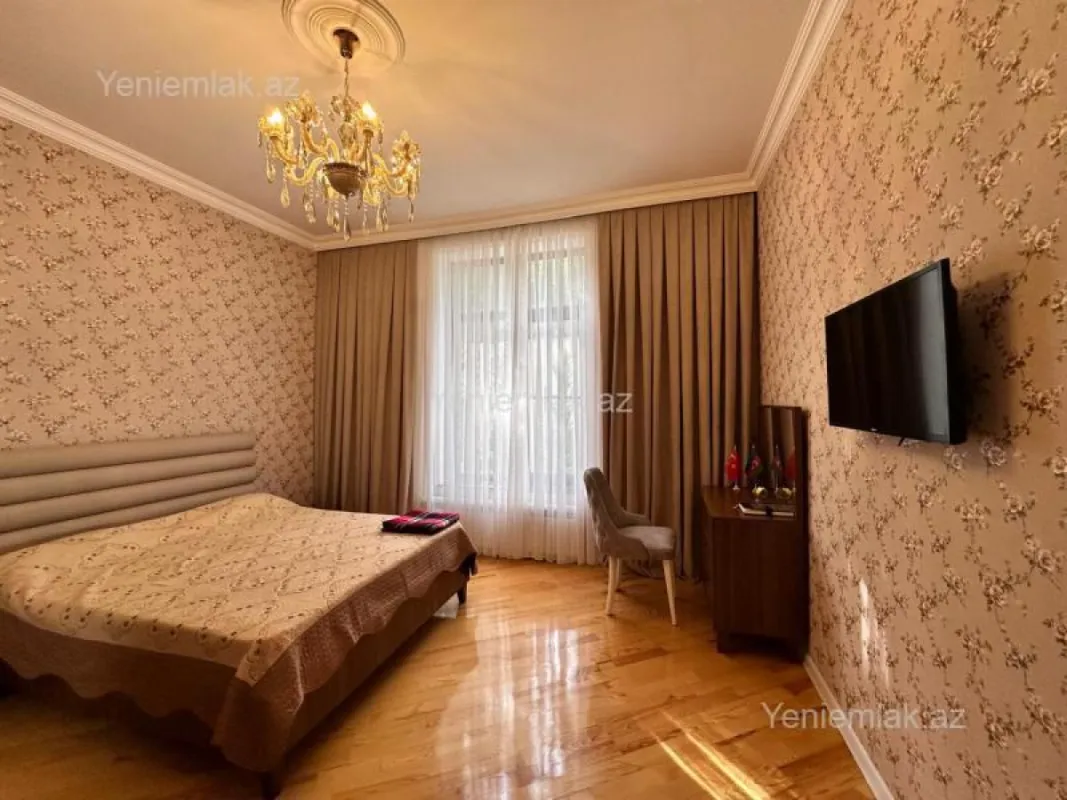 Satılır 5 otaqlı həyət evi 250 m²