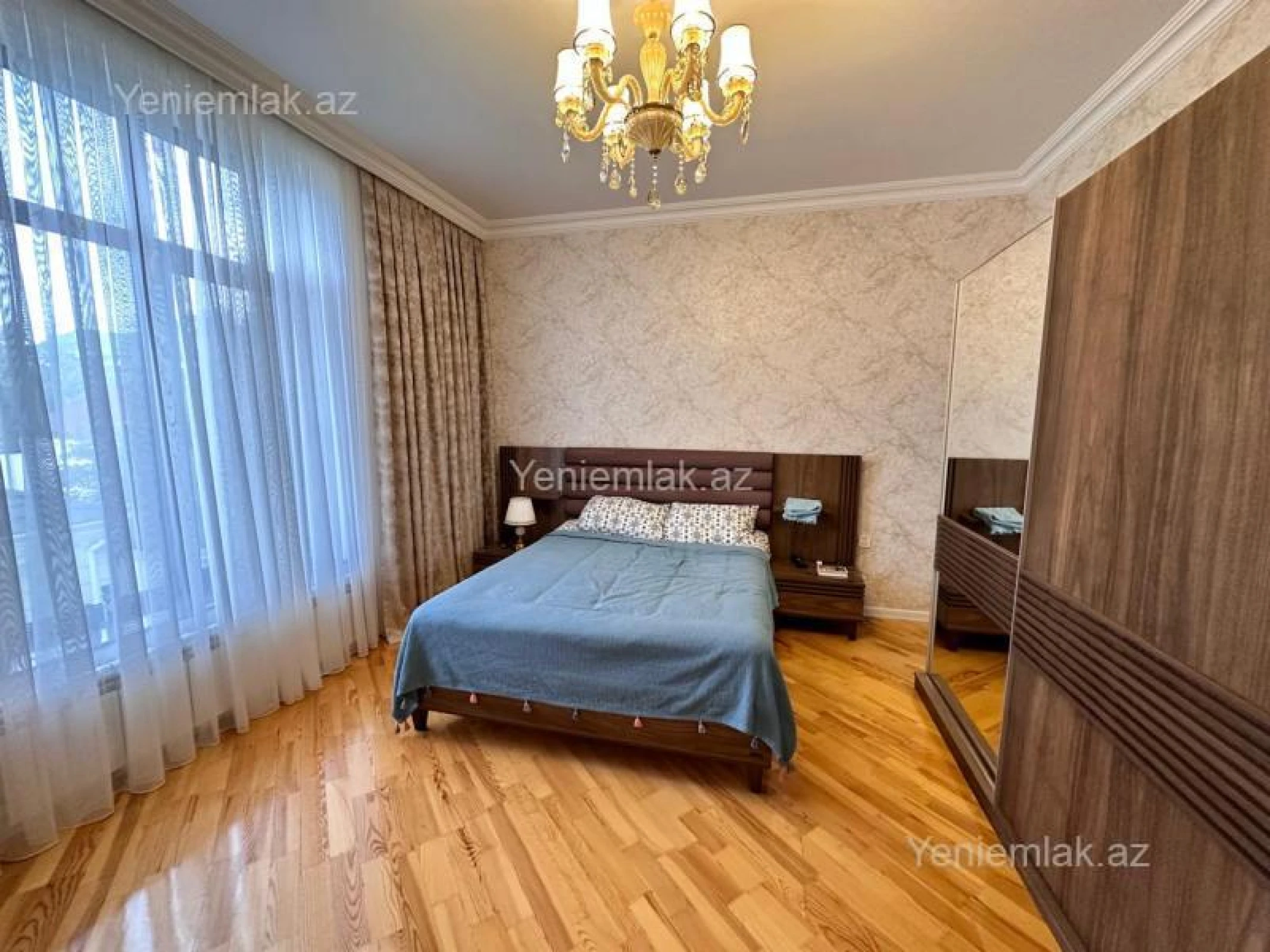 Satılır 5 otaqlı həyət evi 250 m²