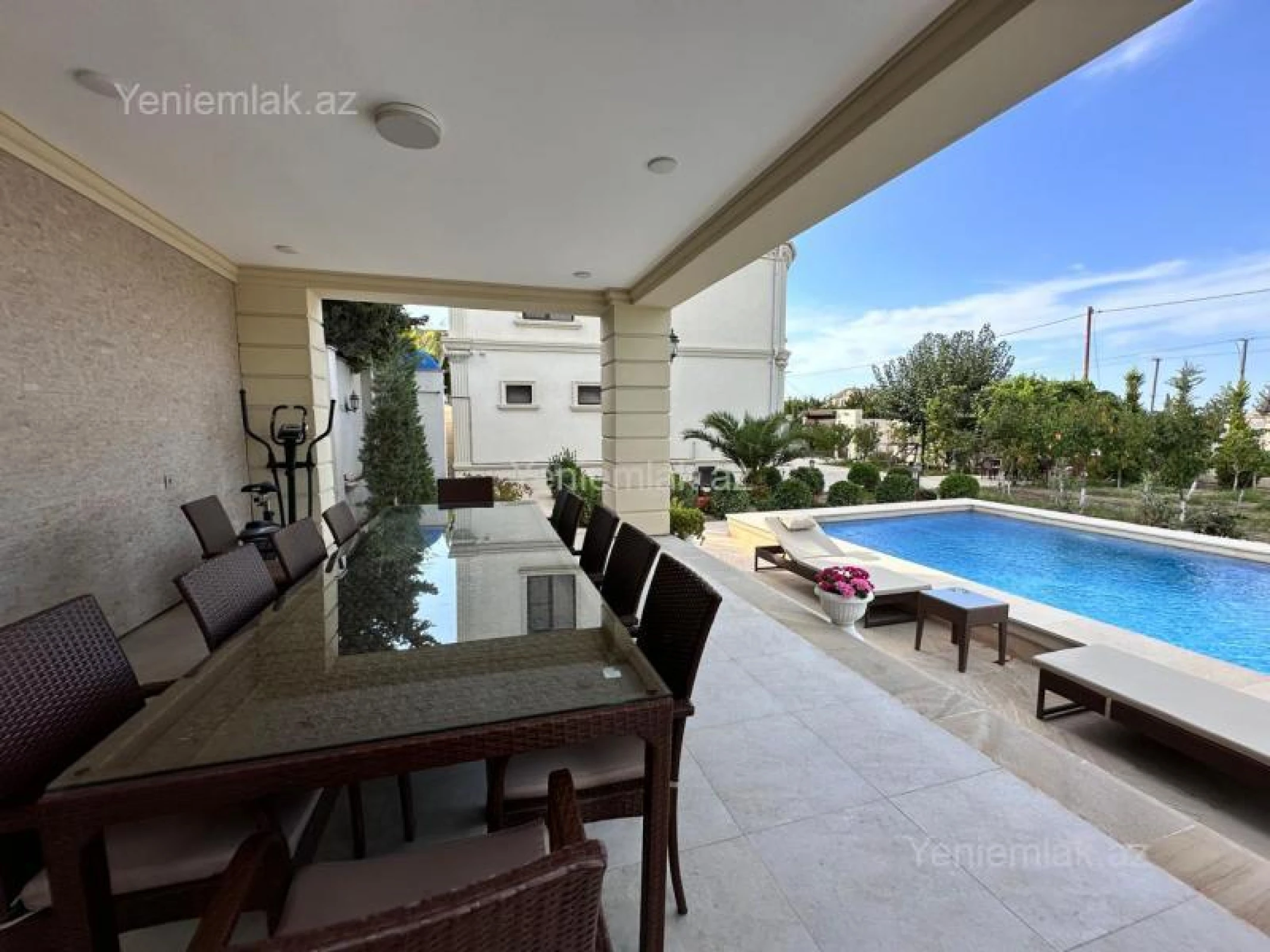 Satılır 5 otaqlı həyət evi 250 m²