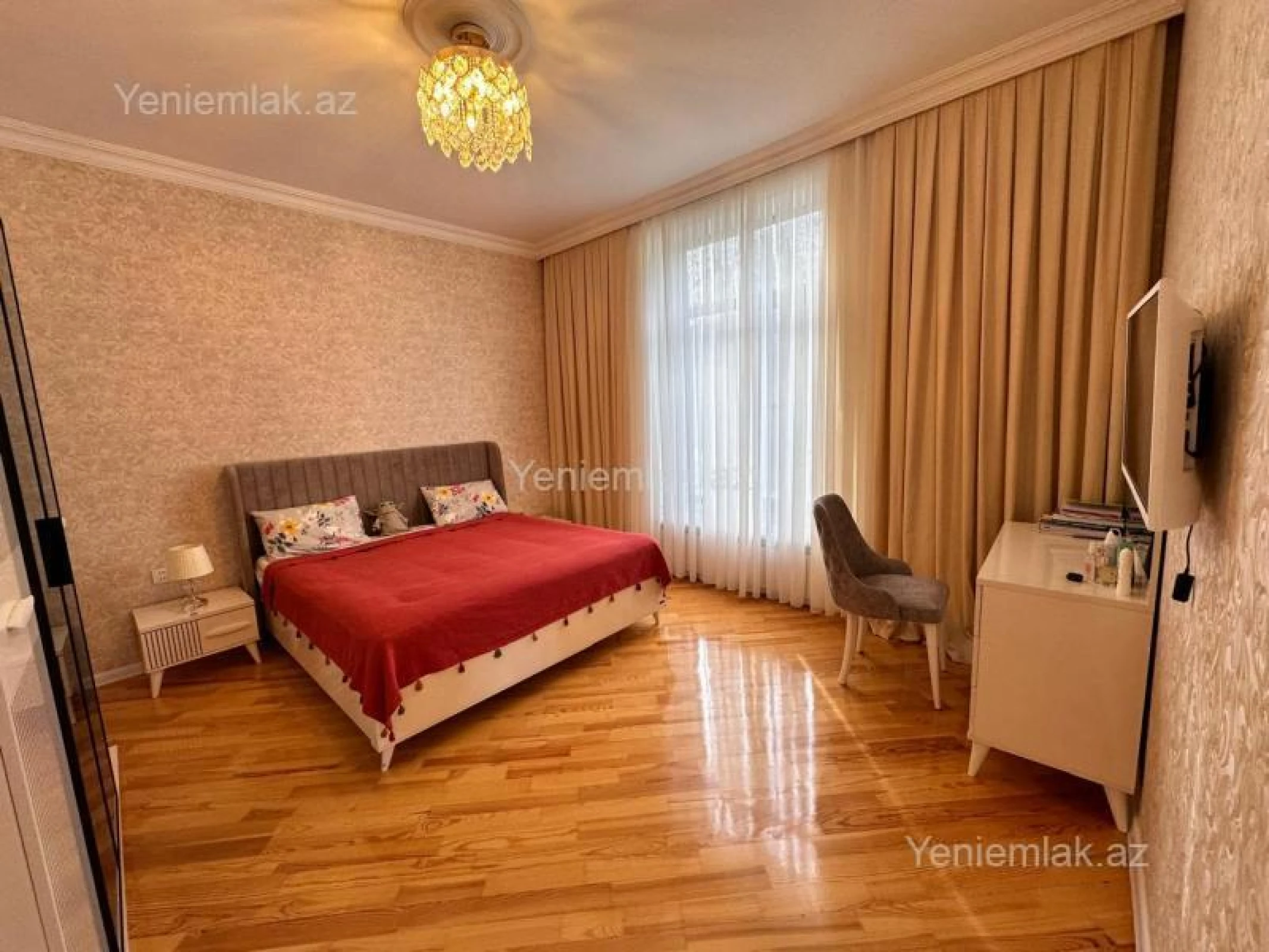 Satılır 5 otaqlı həyət evi 250 m²