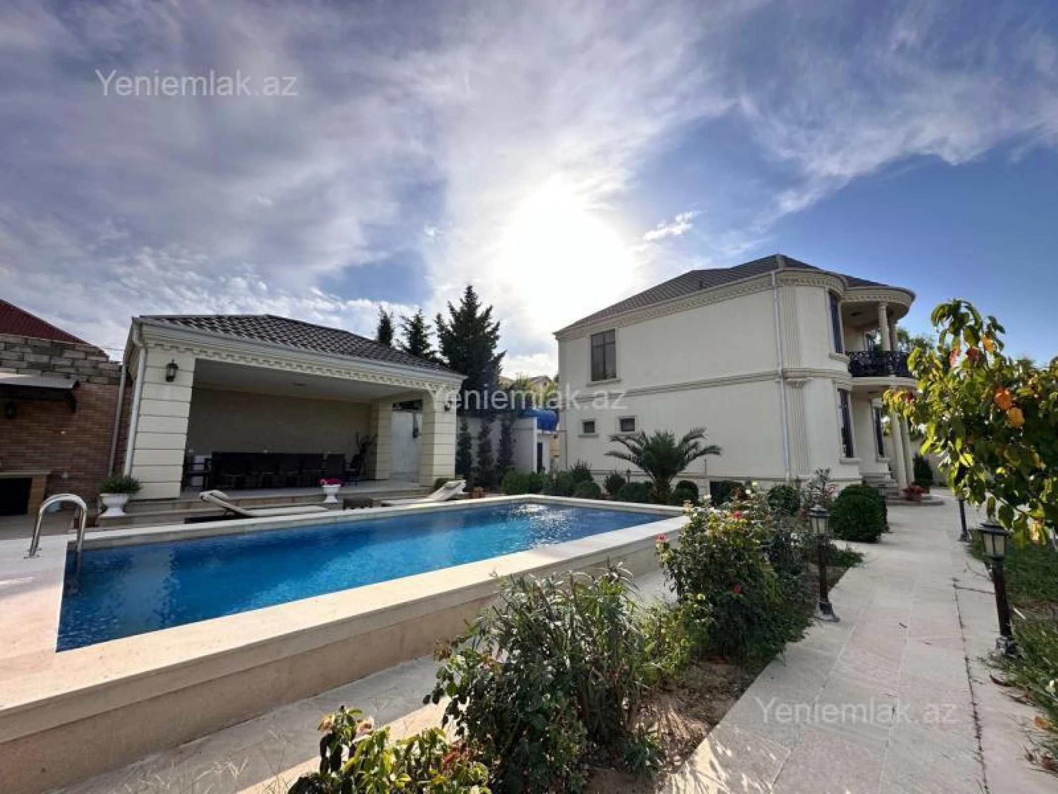 Satılır 5 otaqlı həyət evi 250 m²