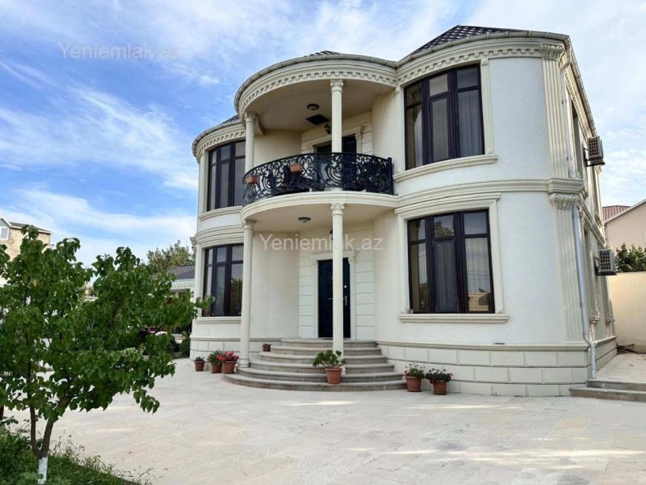 Satılır 5 otaqlı həyət evi 250 m²