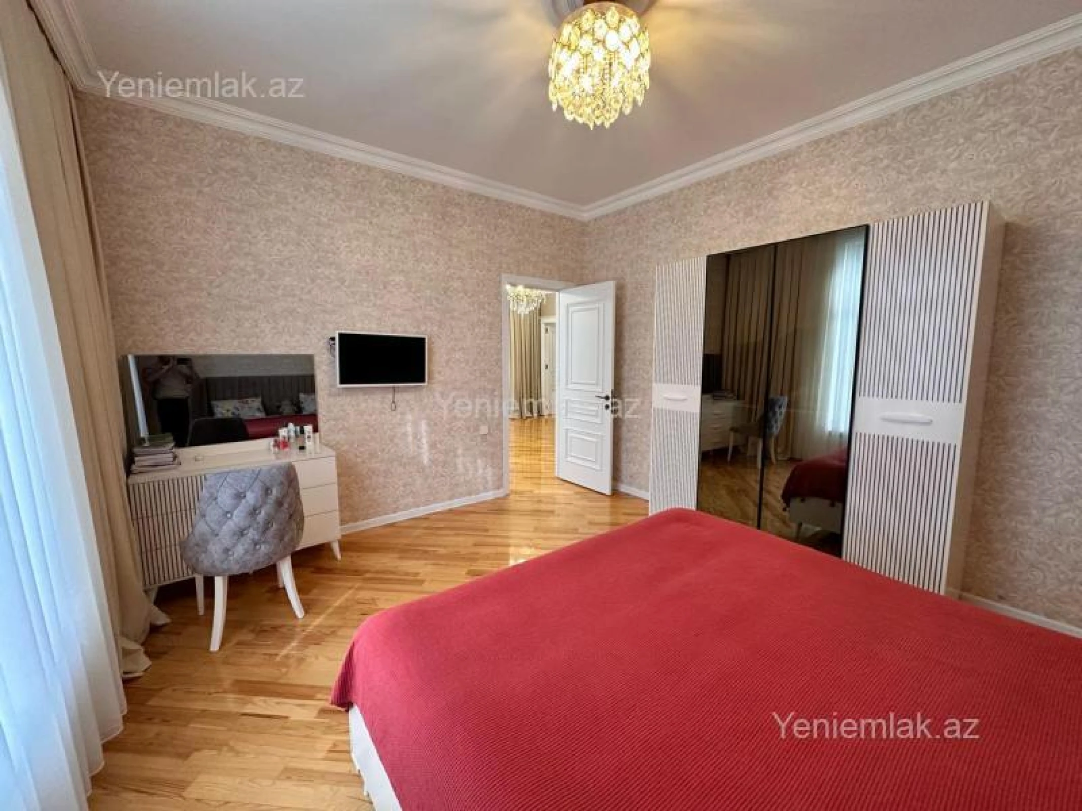 Satılır 5 otaqlı həyət evi 250 m²