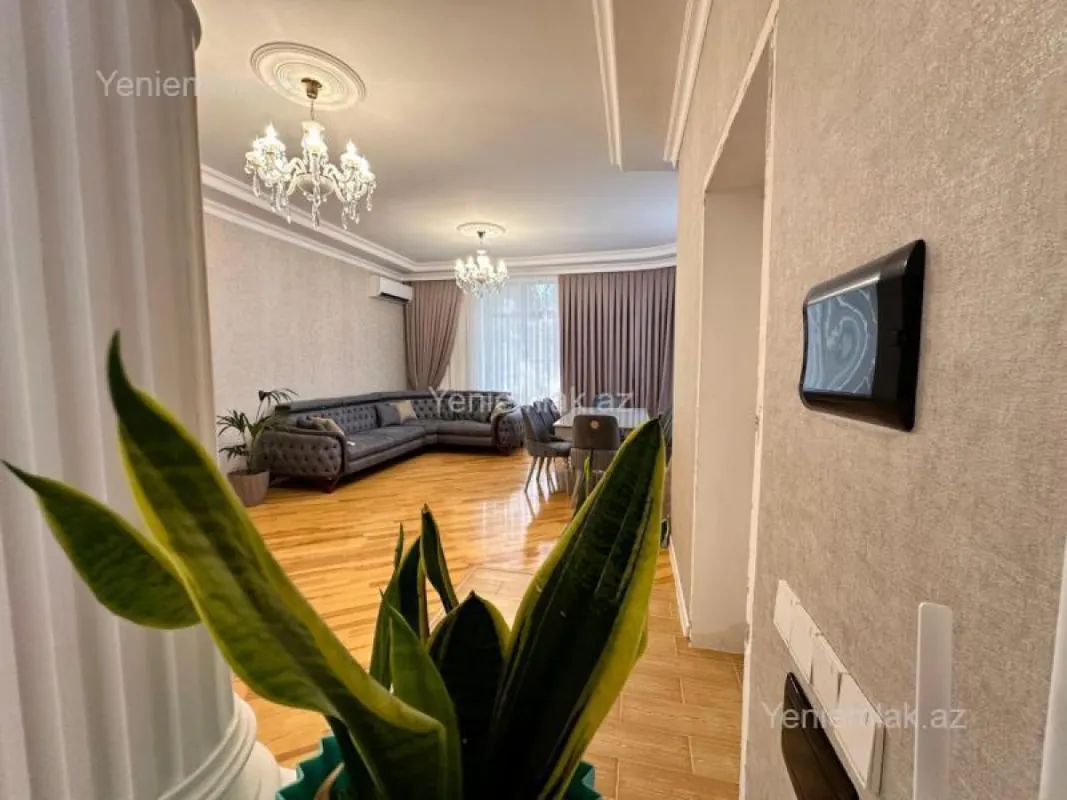 Satılır 5 otaqlı həyət evi 250 m²
