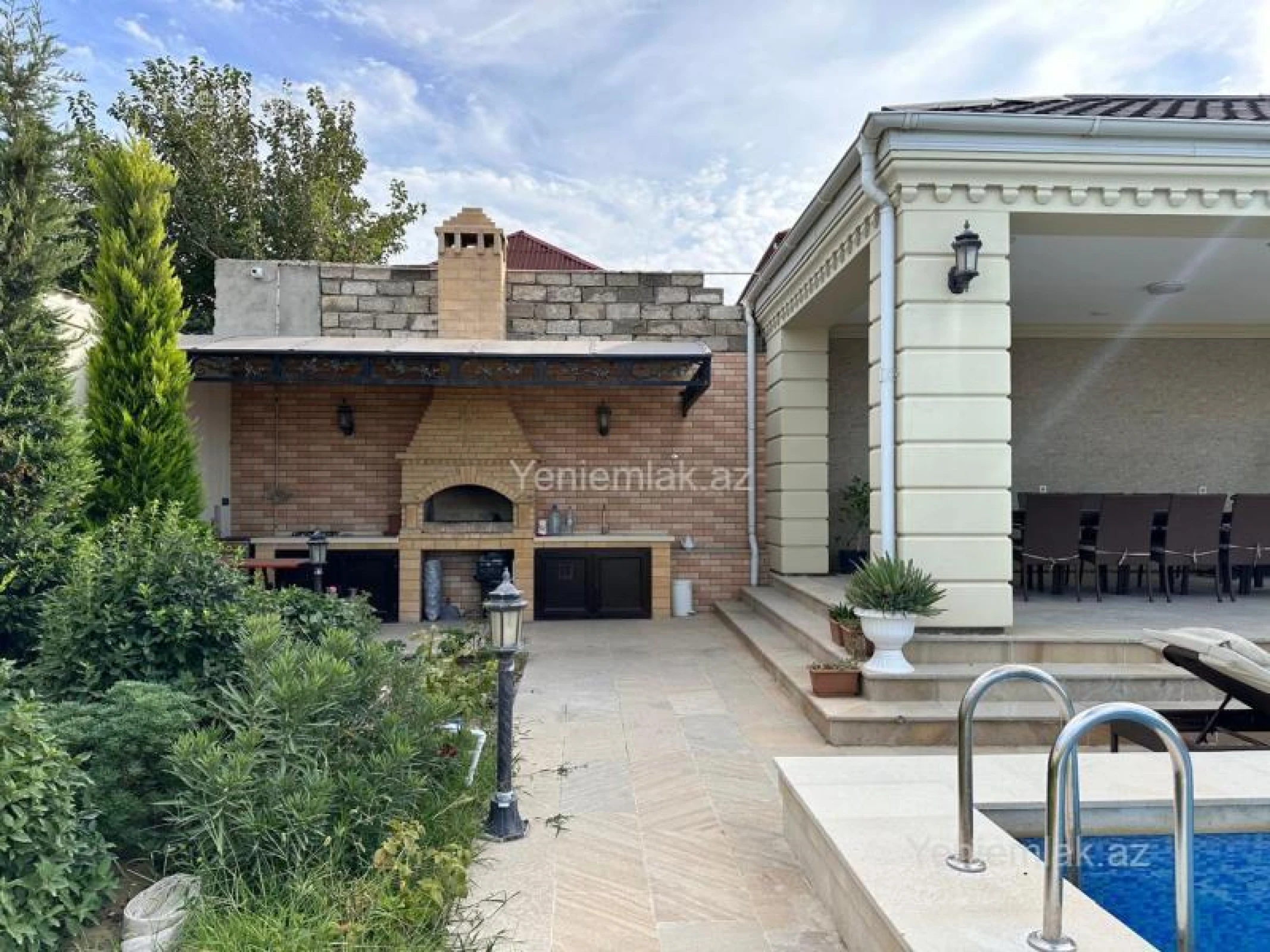 Satılır 5 otaqlı həyət evi 250 m²