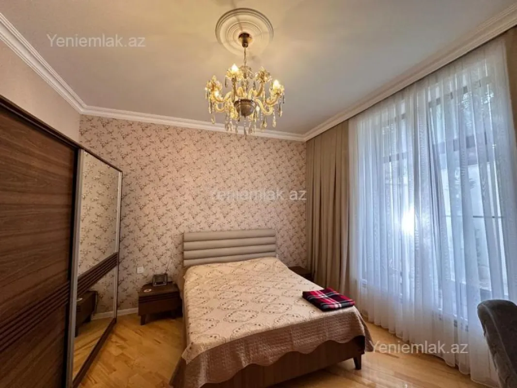 Satılır 5 otaqlı həyət evi 250 m²