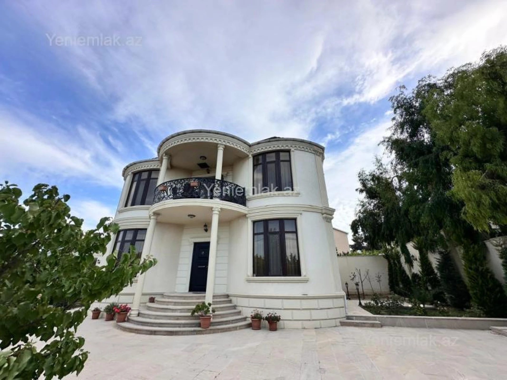 Satılır 5 otaqlı həyət evi 250 m²