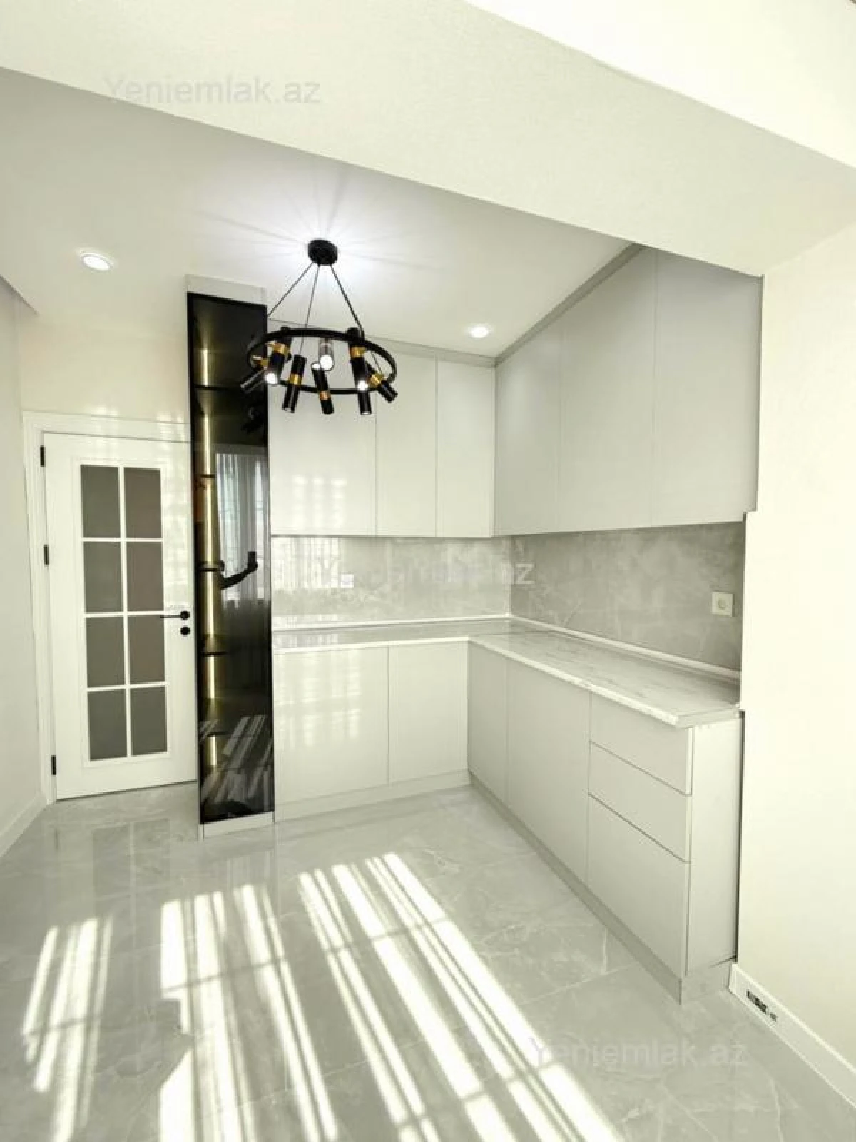 Satılır 5 otaqlı köhnə tikili 125 m²