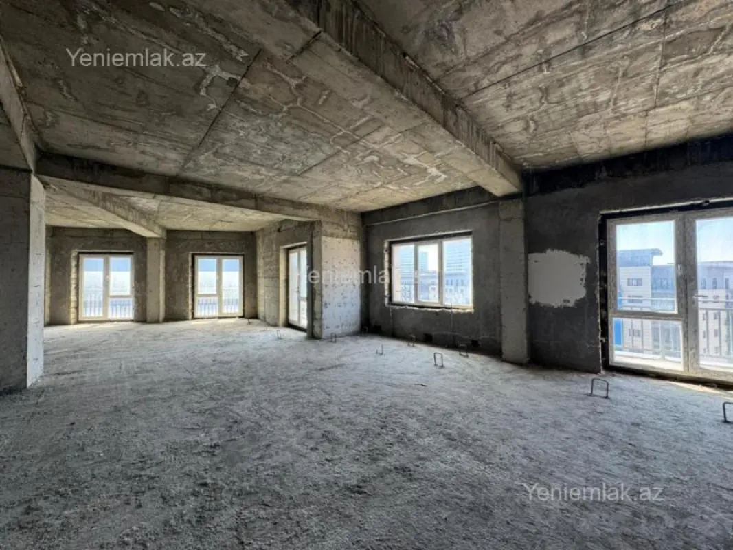 Satılır 5 otaqlı yeni tikili 250 m²