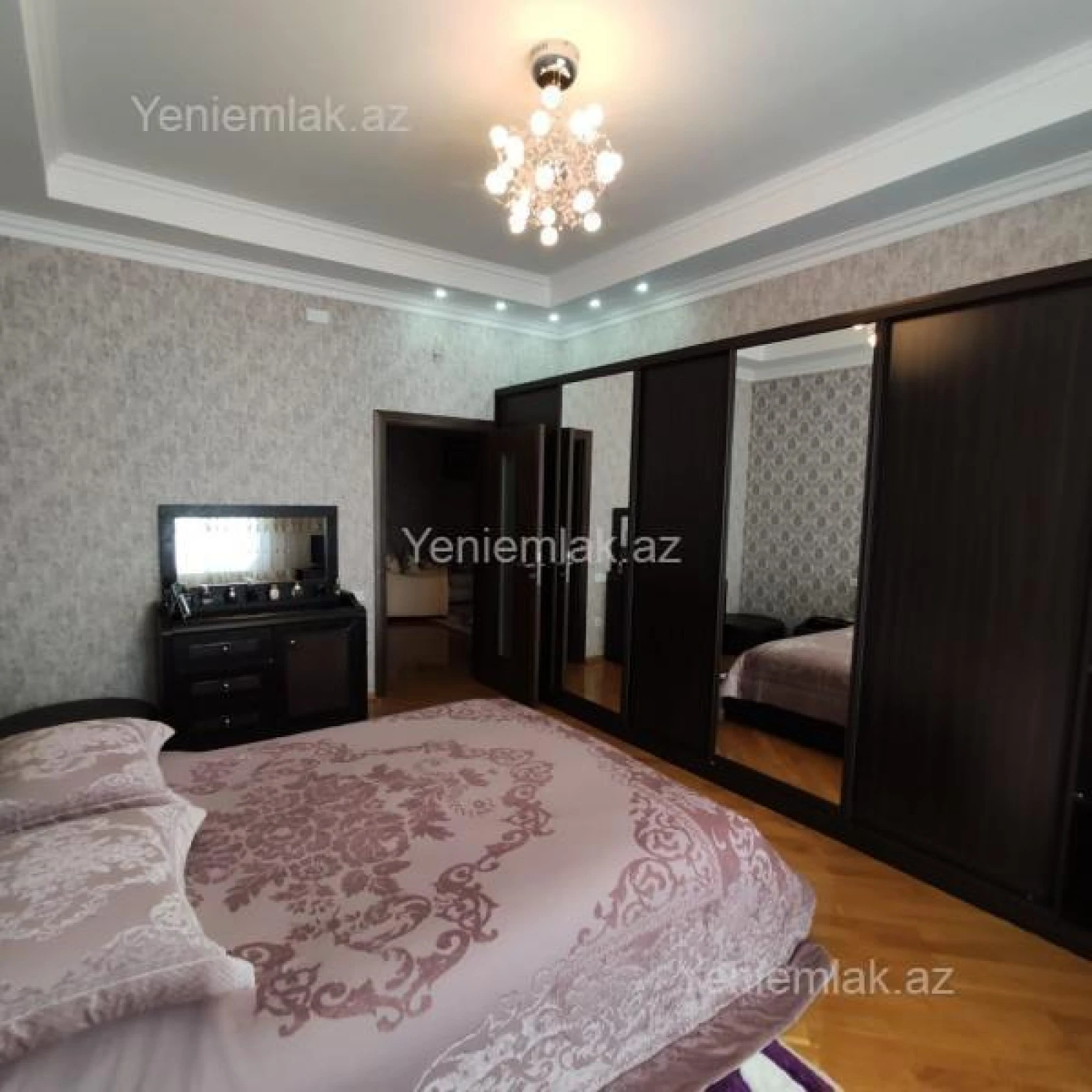 Satılır 6 otaqlı həyət evi 240 m²