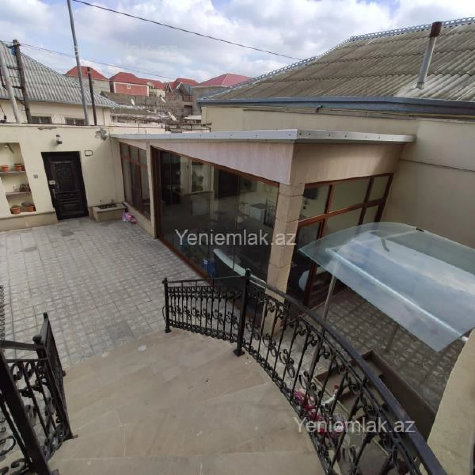Satılır 6 otaqlı həyət evi 240 m²