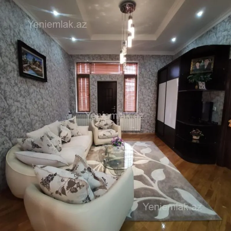 Satılır 6 otaqlı həyət evi 240 m²