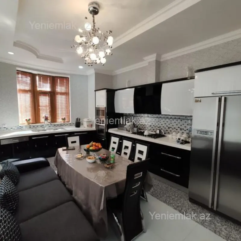 Satılır 6 otaqlı həyət evi 240 m²
