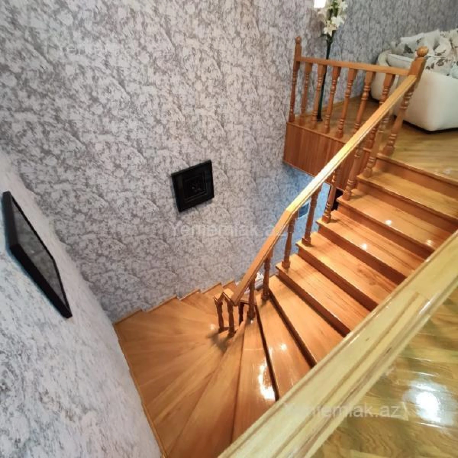 Satılır 6 otaqlı həyət evi 240 m²