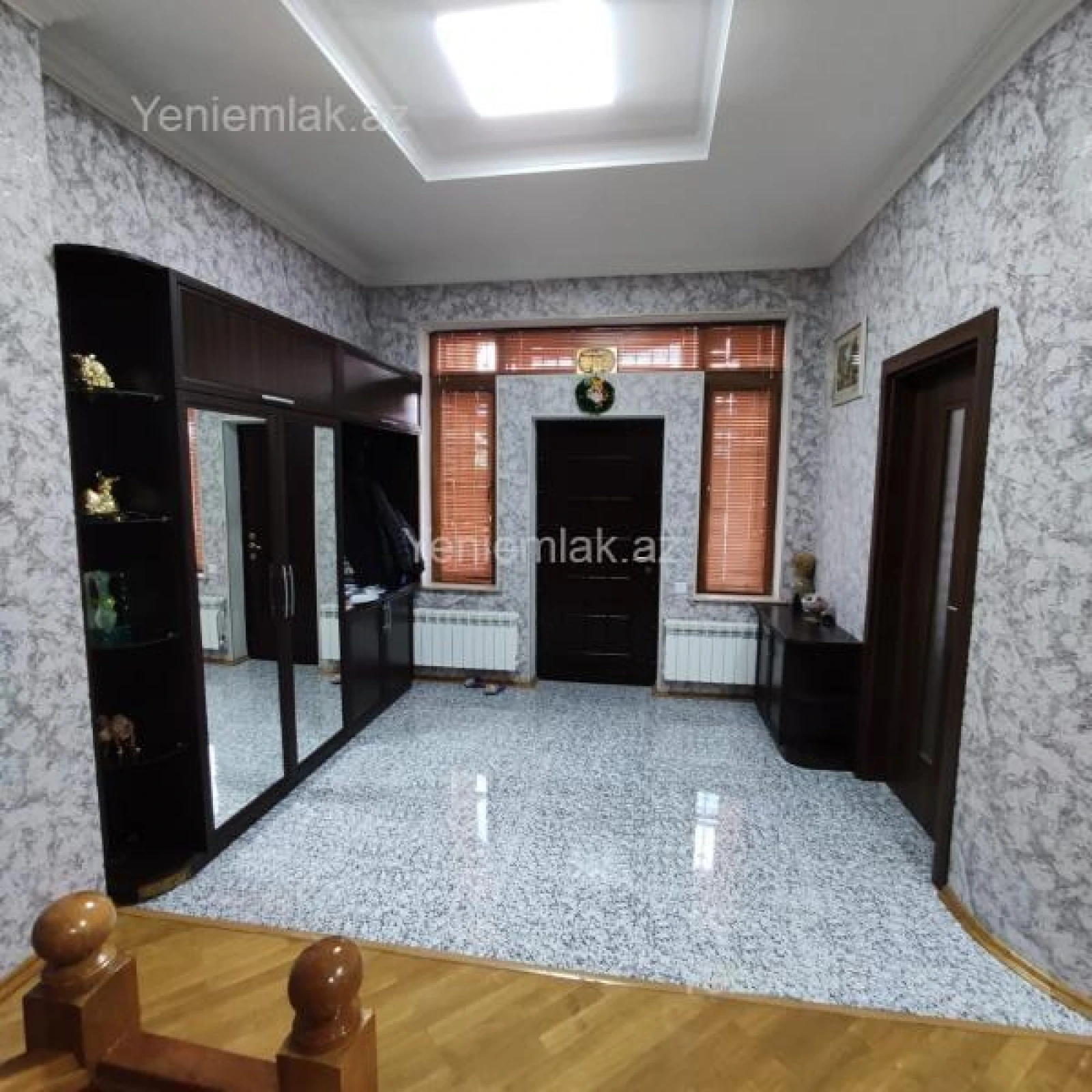 Satılır 6 otaqlı həyət evi 240 m²