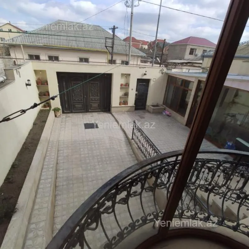 Satılır 6 otaqlı həyət evi 240 m²