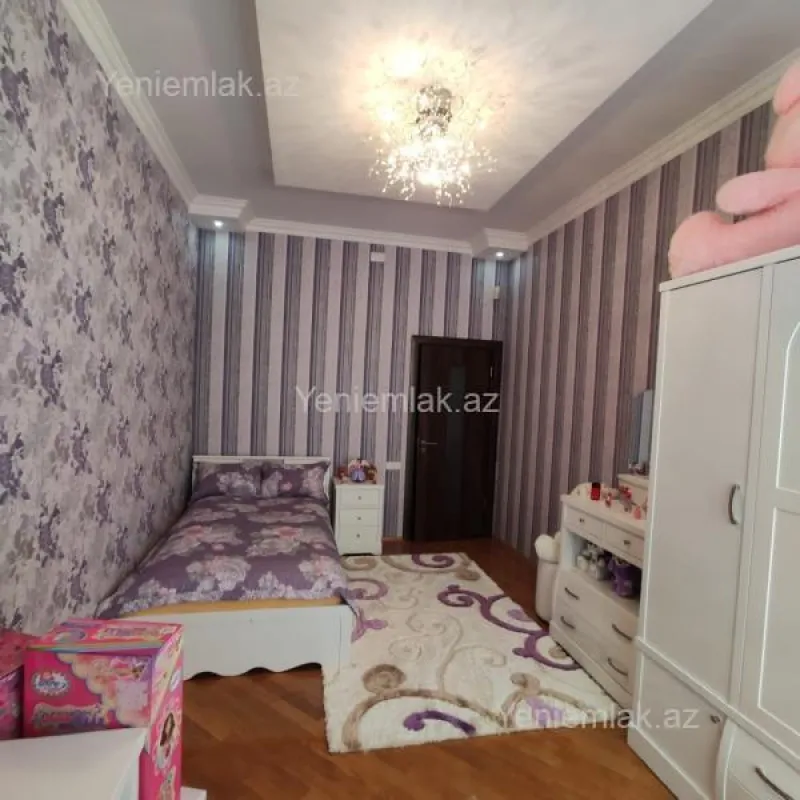 Satılır 6 otaqlı həyət evi 240 m²