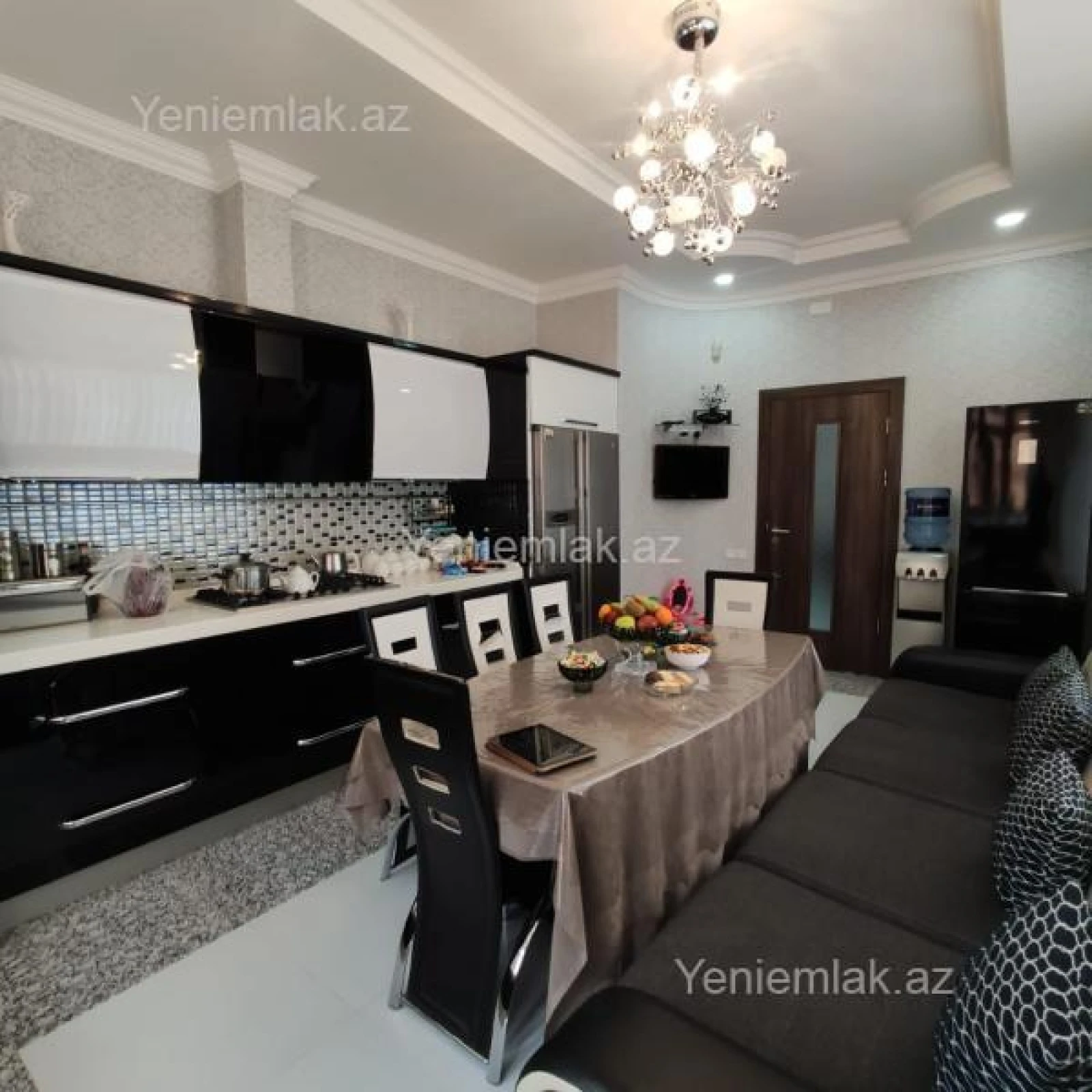 Satılır 6 otaqlı həyət evi 240 m²