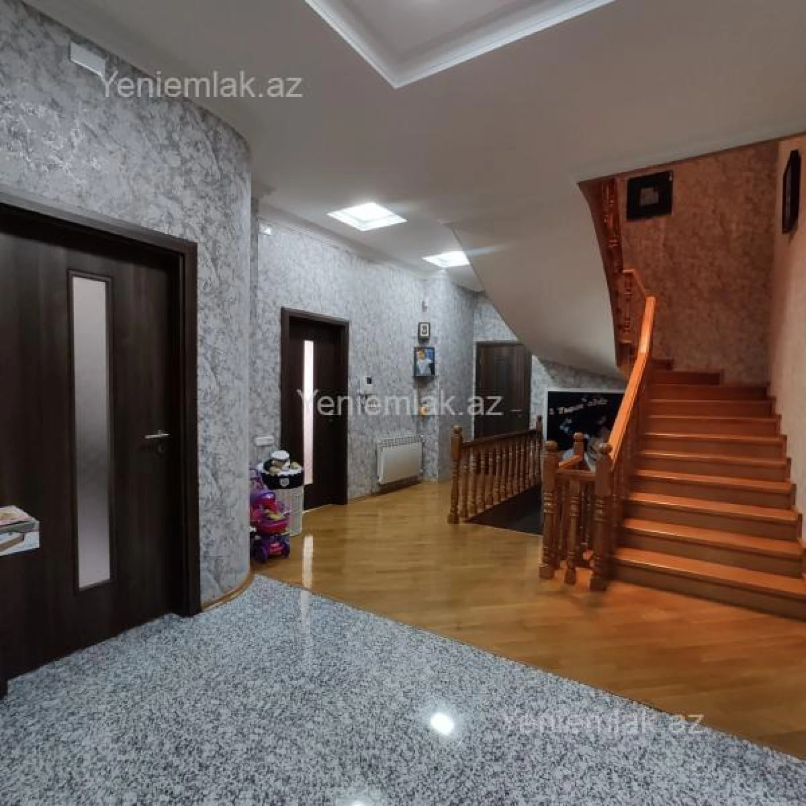 Satılır 6 otaqlı həyət evi 240 m²