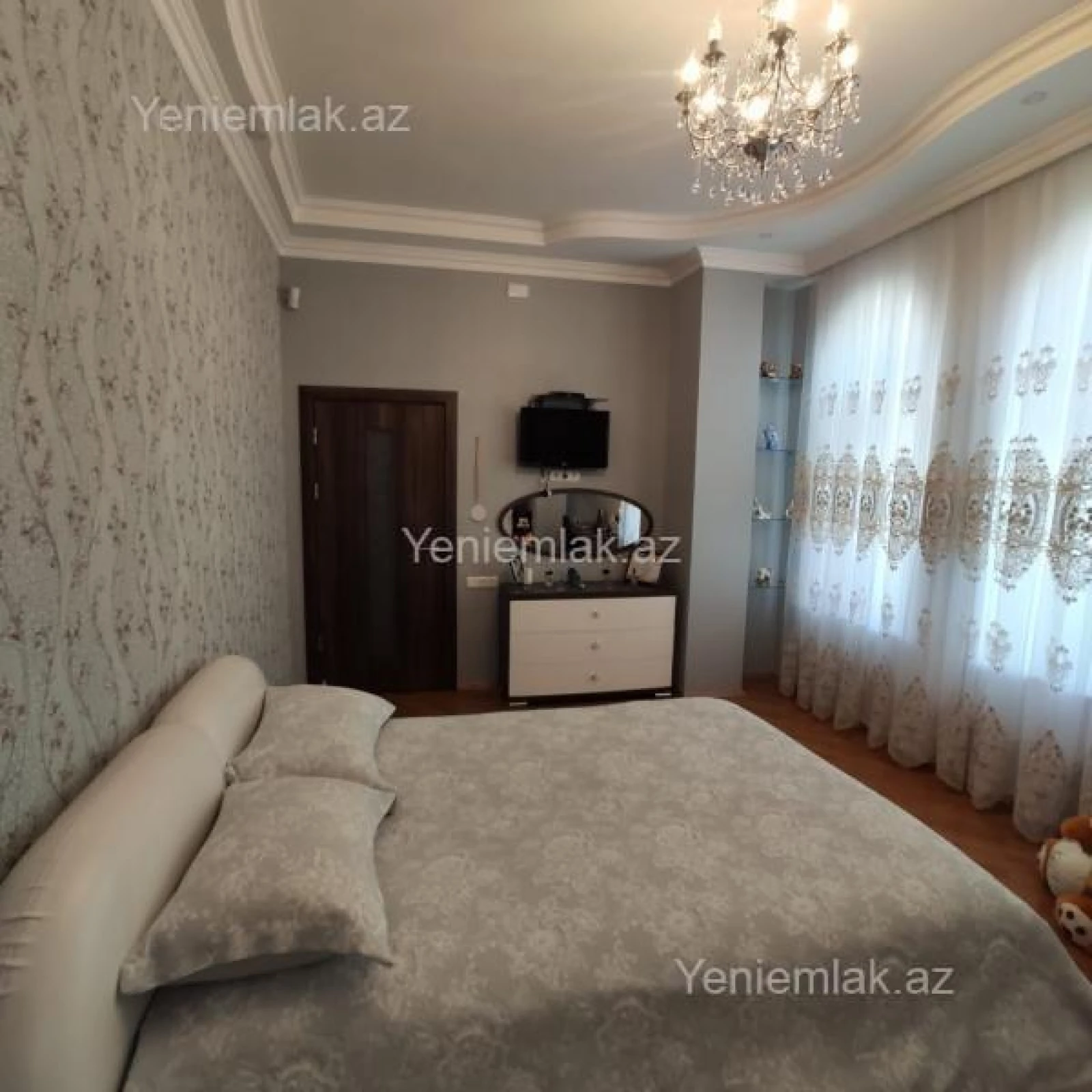Satılır 6 otaqlı həyət evi 240 m²