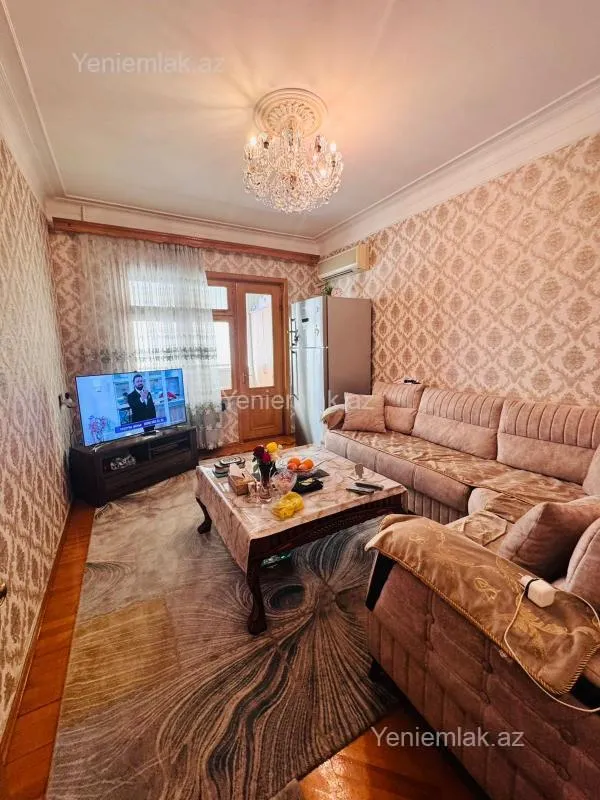 Satılır 5 otaqlı köhnə tikili 150 m²