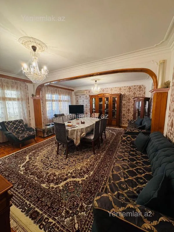 Satılır 5 otaqlı köhnə tikili 150 m²