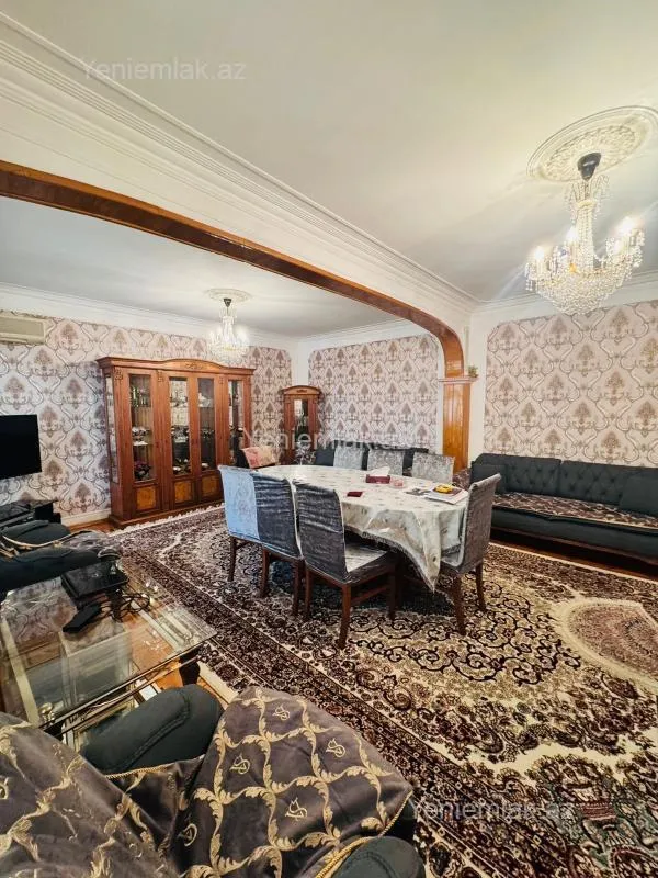 Satılır 5 otaqlı köhnə tikili 150 m²